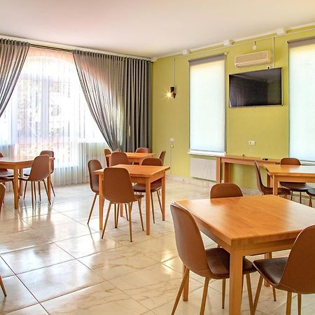 Zig Zag Hotel คาเมียเนตส์-โปดิลสกี ภายนอก รูปภาพ