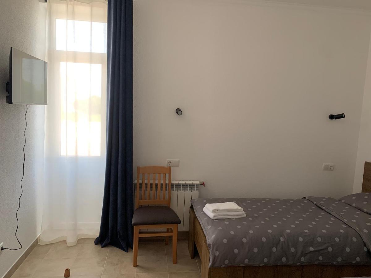 Zig Zag Hotel คาเมียเนตส์-โปดิลสกี ภายนอก รูปภาพ