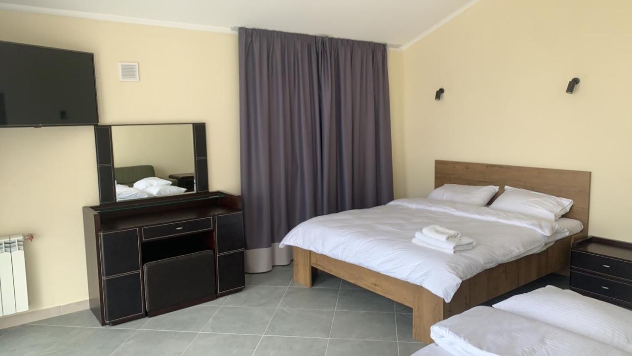 Zig Zag Hotel คาเมียเนตส์-โปดิลสกี ภายนอก รูปภาพ