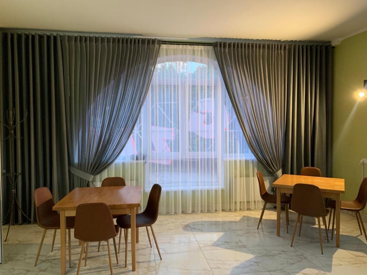 Zig Zag Hotel คาเมียเนตส์-โปดิลสกี ภายนอก รูปภาพ