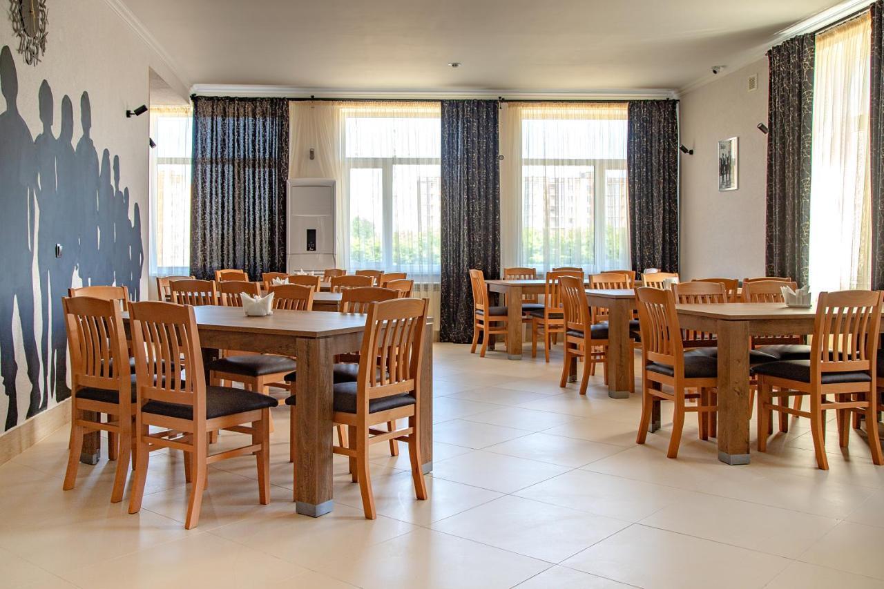 Zig Zag Hotel คาเมียเนตส์-โปดิลสกี ภายนอก รูปภาพ