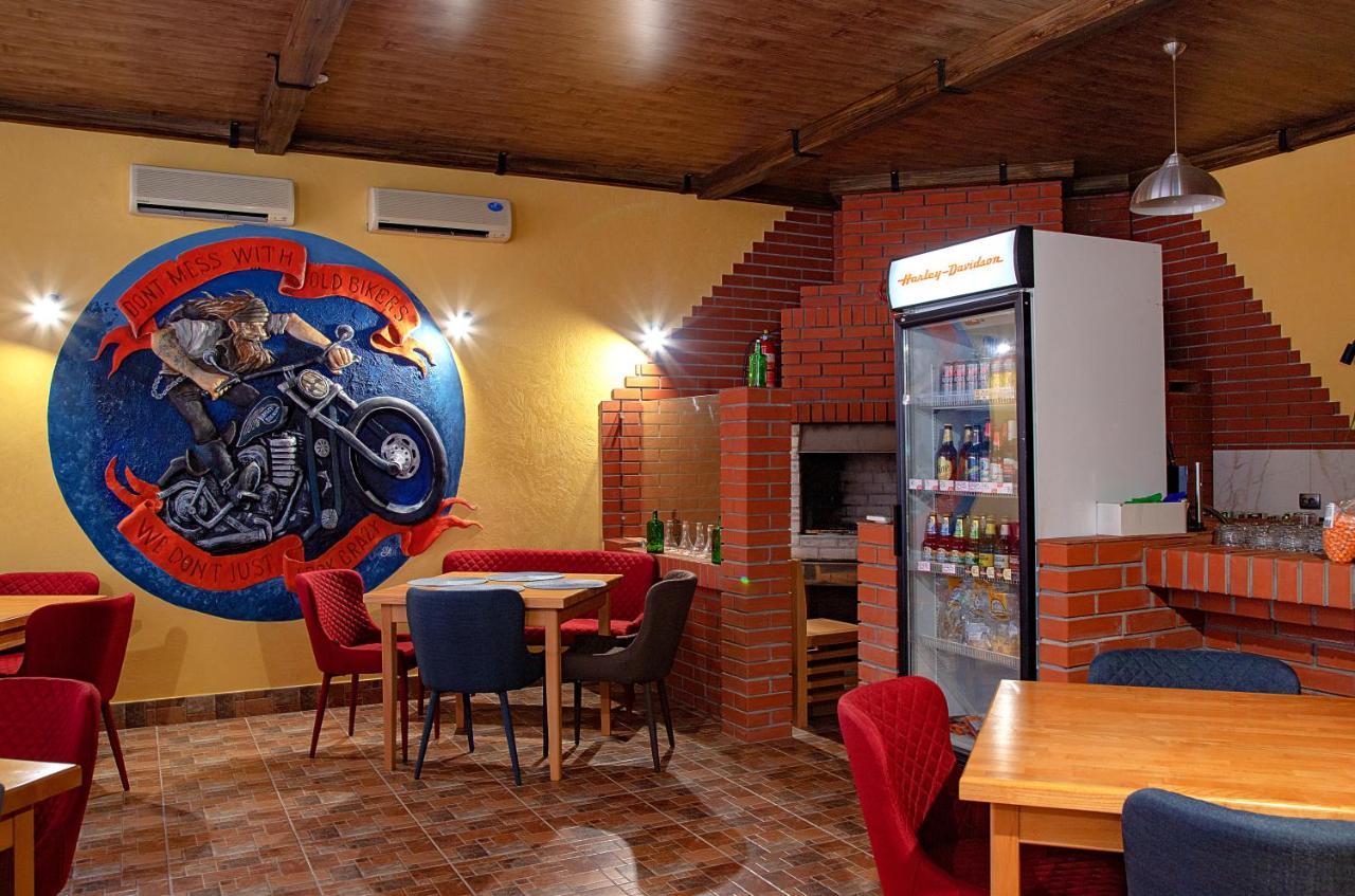 Zig Zag Hotel คาเมียเนตส์-โปดิลสกี ภายนอก รูปภาพ