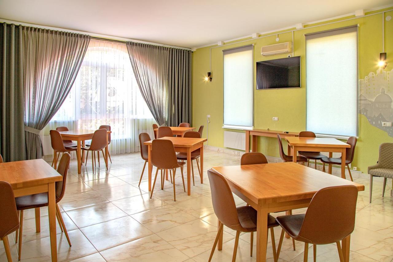 Zig Zag Hotel คาเมียเนตส์-โปดิลสกี ภายนอก รูปภาพ