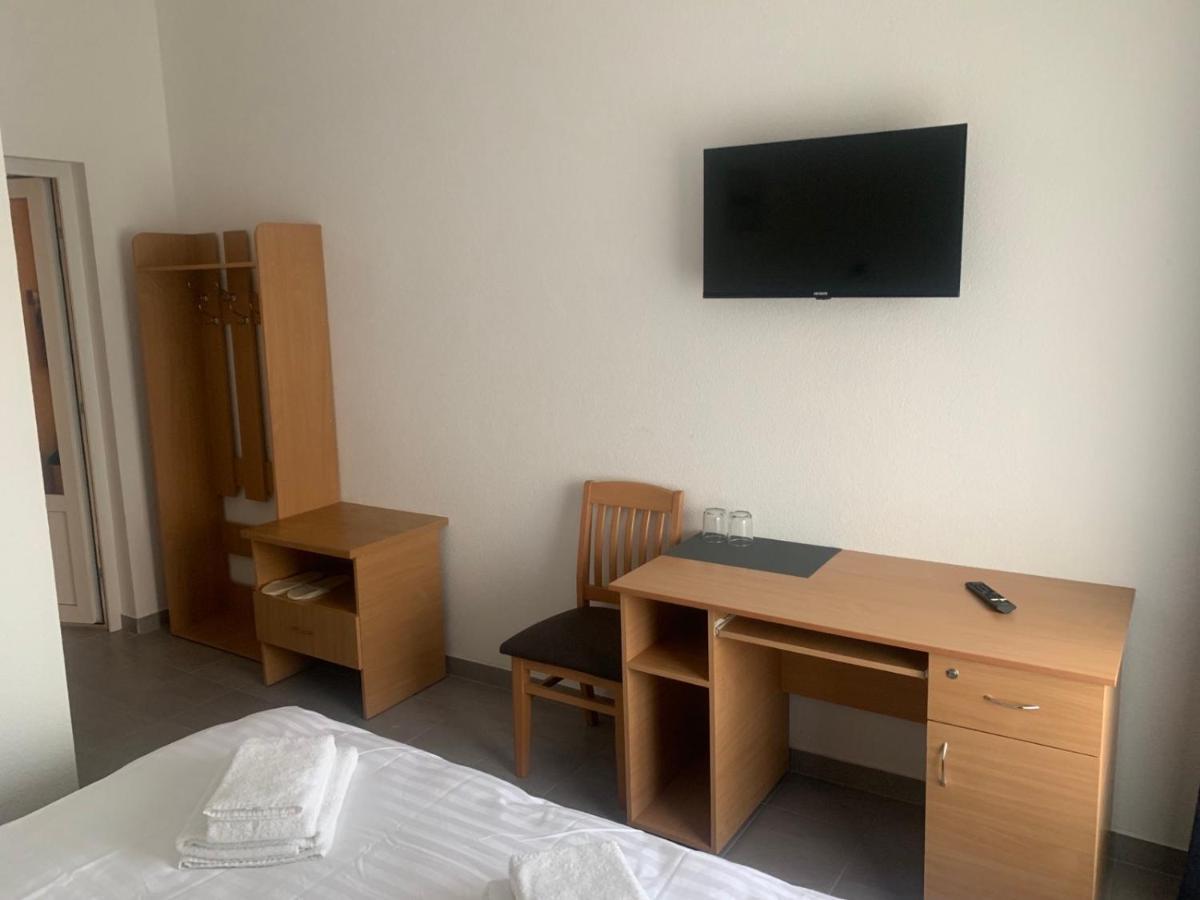 Zig Zag Hotel คาเมียเนตส์-โปดิลสกี ภายนอก รูปภาพ