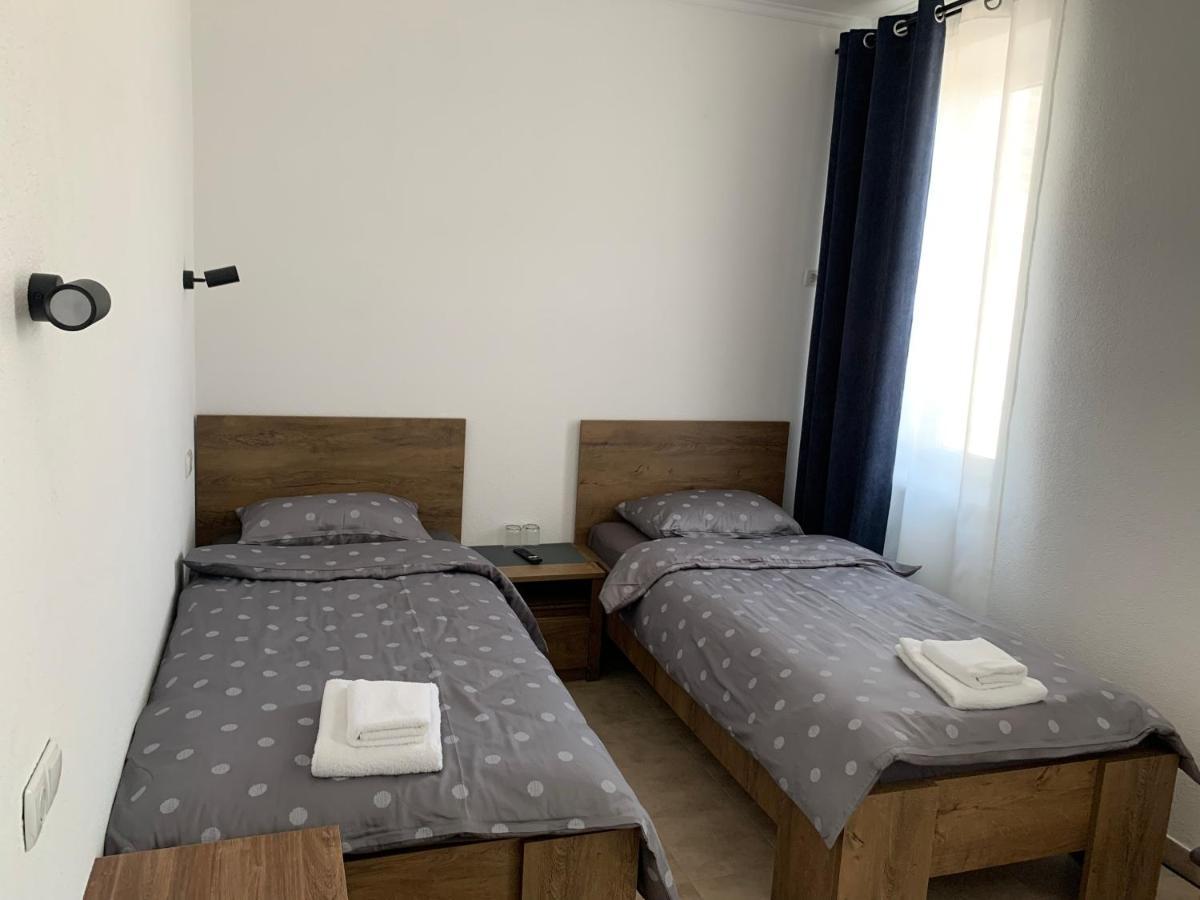 Zig Zag Hotel คาเมียเนตส์-โปดิลสกี ภายนอก รูปภาพ
